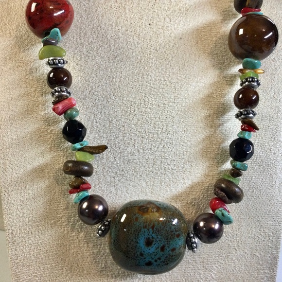 Multicolor Beaded Necklace - Picture 4 of 5